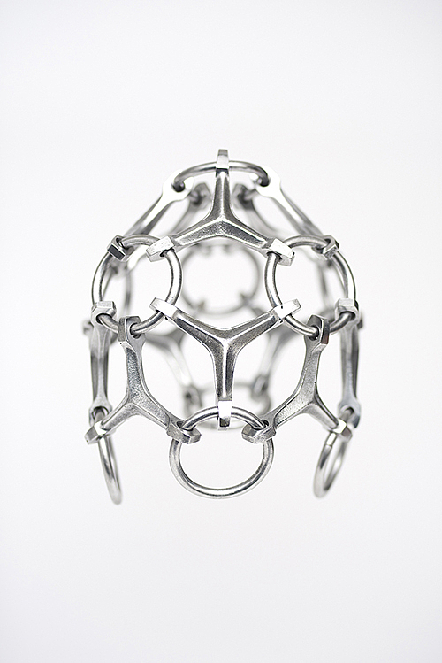 AND_i – Andreas Eberharter, Triangle Mask, 2020 Aluminium, gegossen © Andreas Eberharter