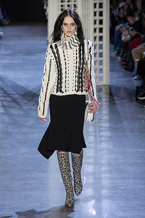 Schwarz-Weiss Look von Altuzarra / Foto: catwalkpictures.com