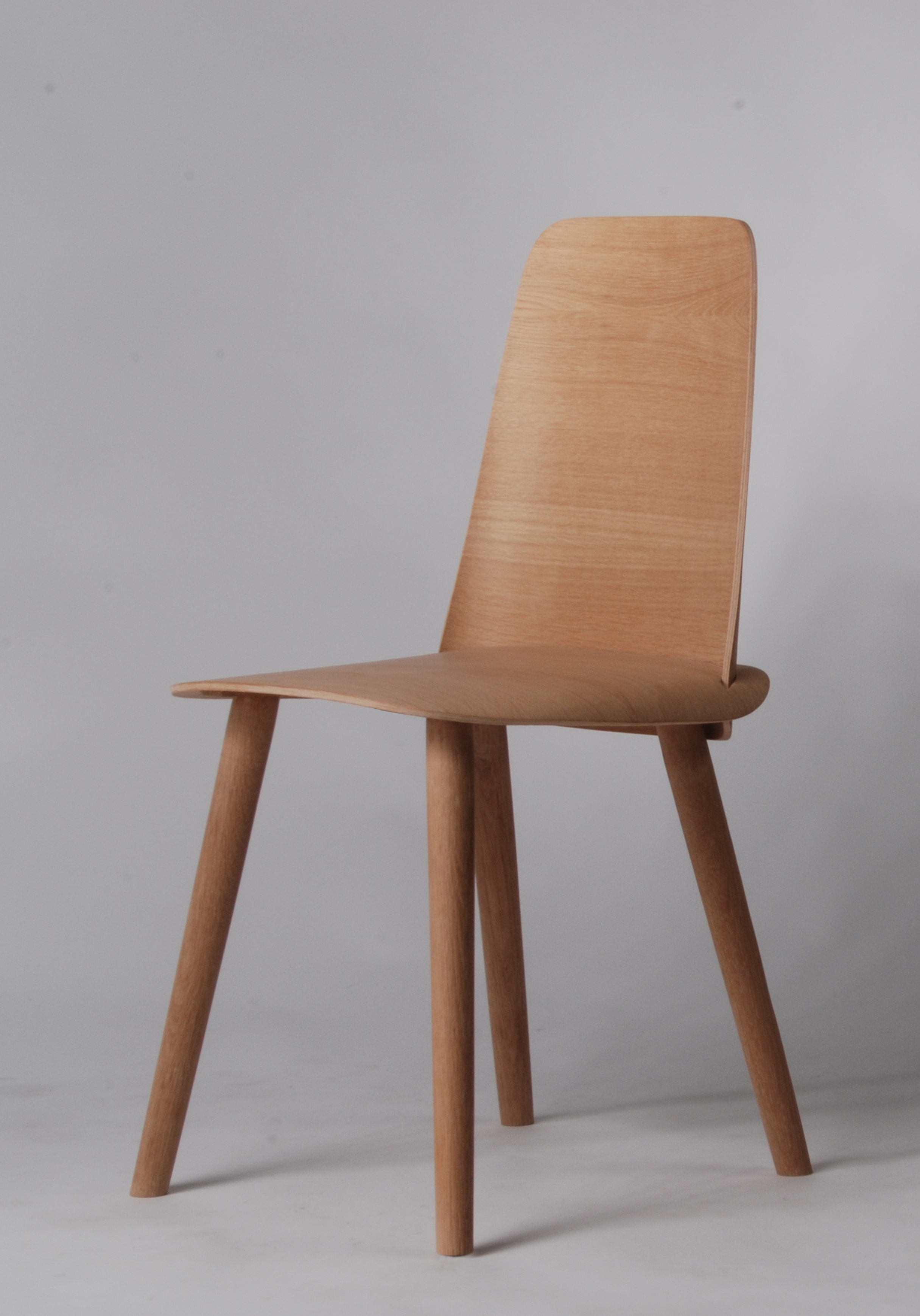 Mit diesem klassischen Holzstuhl gewann David Geckeler 2011 den MUUTO Talent Award. Bild: MUUTO